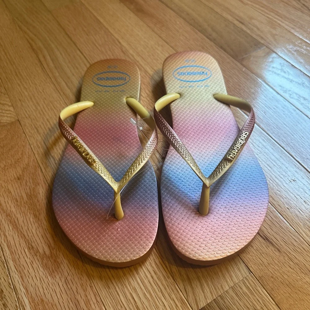 NWT Havaianas Flip Flops - Picture 3 of 4